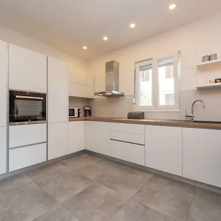 Apartment Angela Luxury Ii *