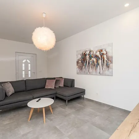 Angela Luxury Ii 자다르