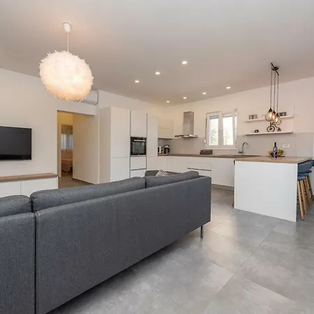 Angela Luxury Ii * 자다르