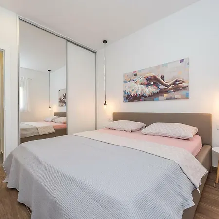 Angela Luxury Ii זאדאר